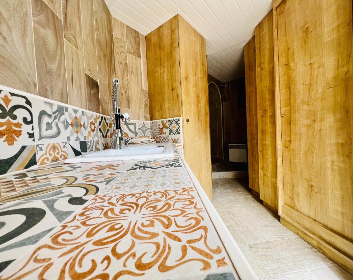 Le Mas Des Mathes, Chambres D'Hotes, Studios Ле Мат Екстериор снимка